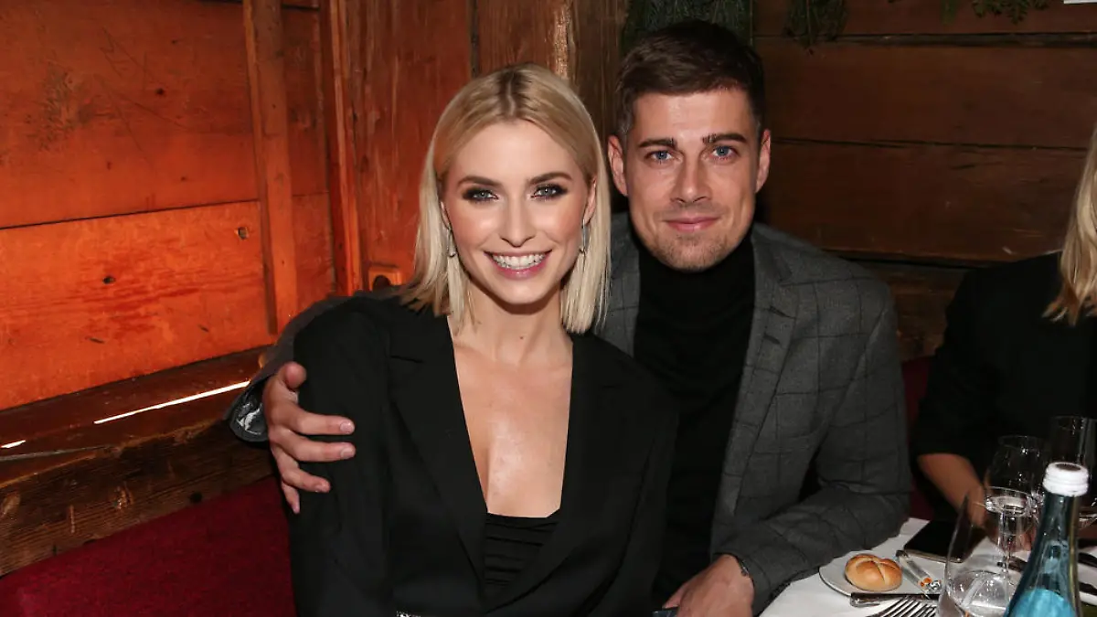 Lena Gercke und ihr Freund Dustin Schöne auf der einer Weihnachtsfeier 2019.