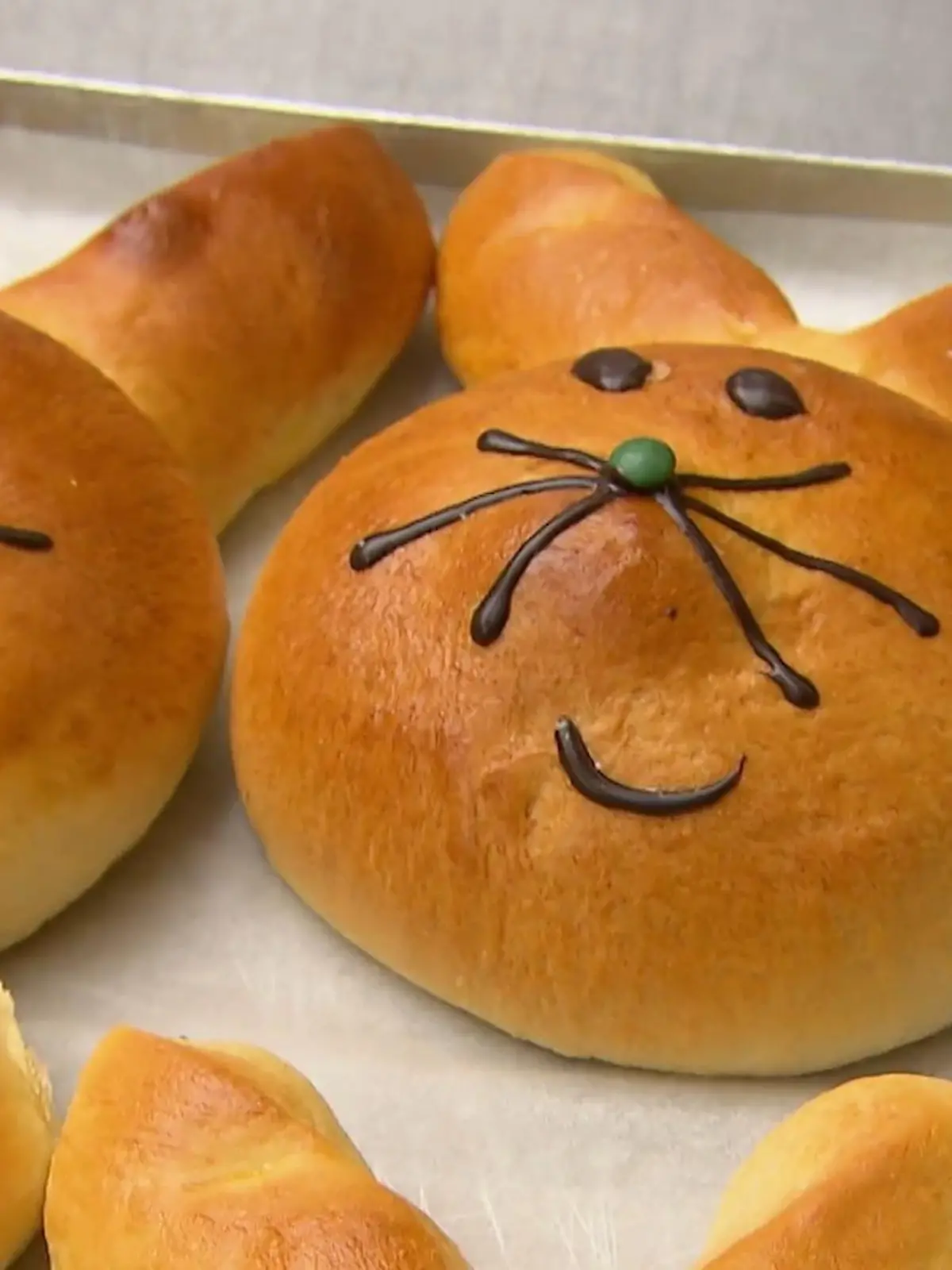 Bild zu: "Bäckerei produziert Hasengebäck"