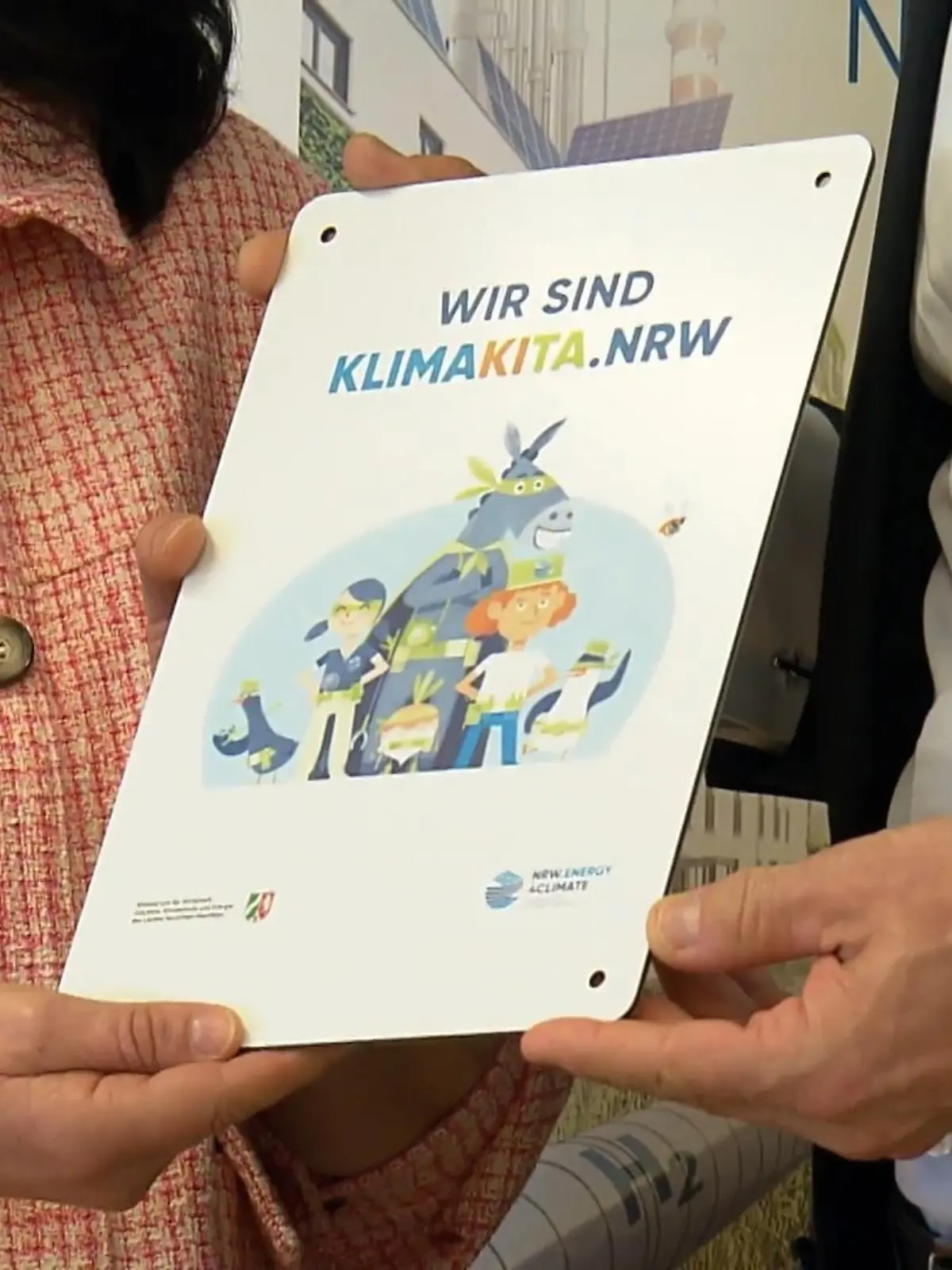 Bild zu: "Ministerinnen ehren Einrichtung"