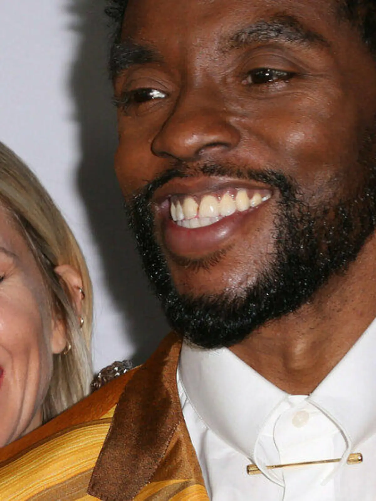 Für Sienna Miller verzichtete Chadwick Boseman auf viel Geld