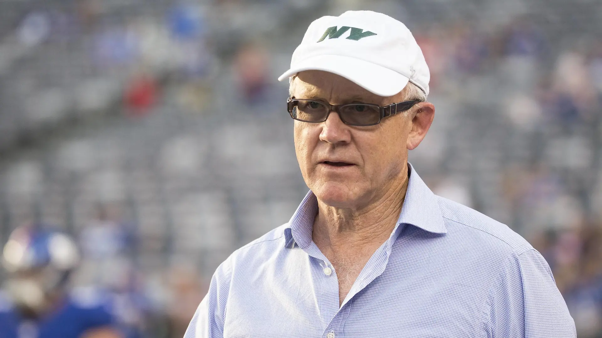 August 29, 2015: New York Jets owner Robert Wood Woody Johnson IV looks on during warm-ups prior to the NFL American Football Herren USA preseason game between the New York Jets and the New York Giants at MetLife Stadium in East Rutherford, New Jersey. NFL 2015: Jets vs Giants AUG 29 - ZUMAc04_