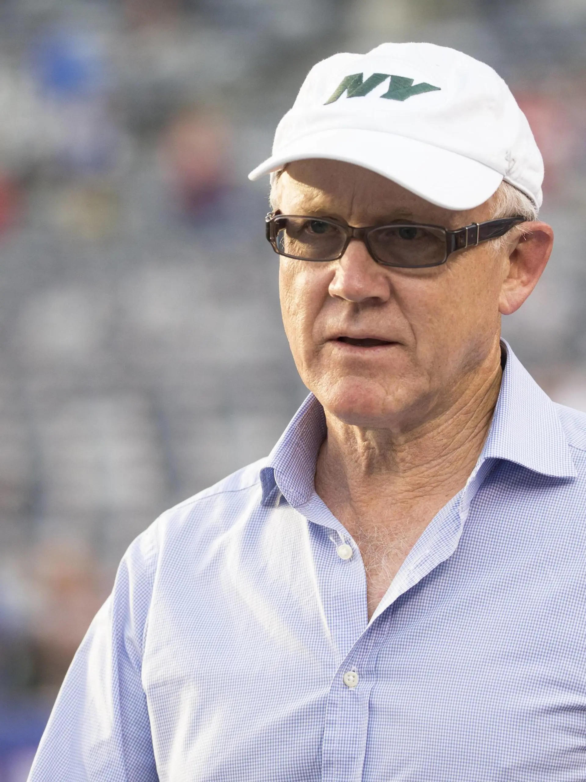 August 29, 2015: New York Jets owner Robert Wood Woody Johnson IV looks on during warm-ups prior to the NFL American Football Herren USA preseason game between the New York Jets and the New York Giants at MetLife Stadium in East Rutherford, New Jersey. NFL 2015: Jets vs Giants AUG 29  - ZUMAc04_