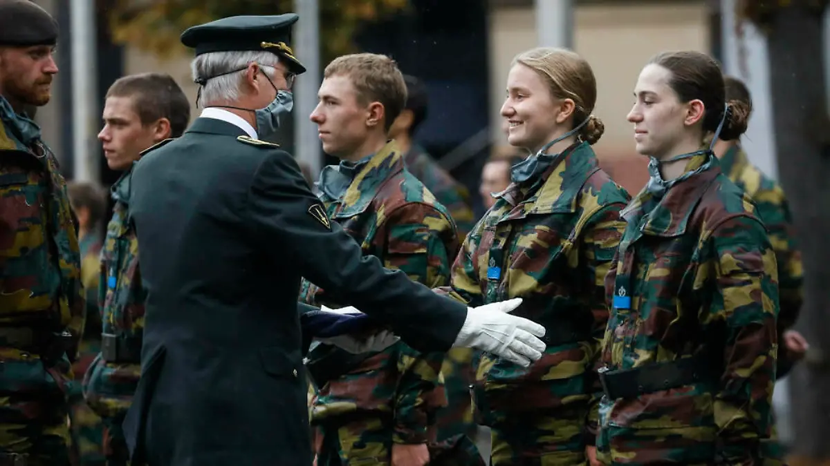 König Philippe von Belgien besucht Tochter Elisabeth beim Militär