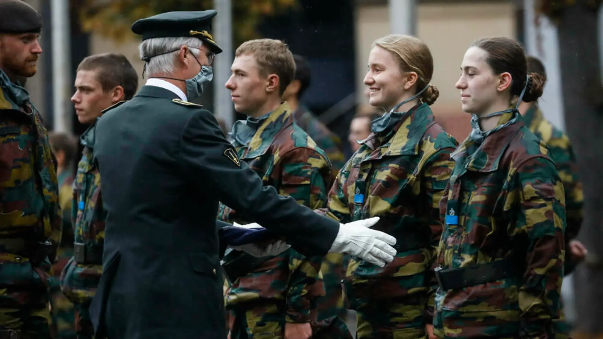 König Philippe von Belgien besucht Tochter Elisabeth beim Militär