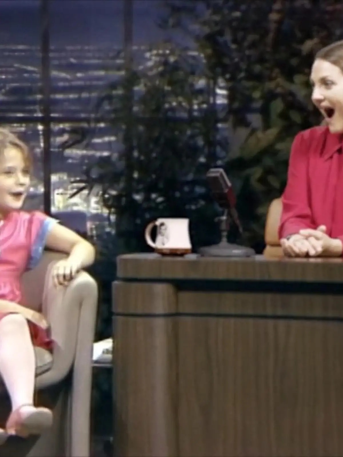 Bild zu: "Drew Barrymore interviewt ihr 7-jähriges Ich"