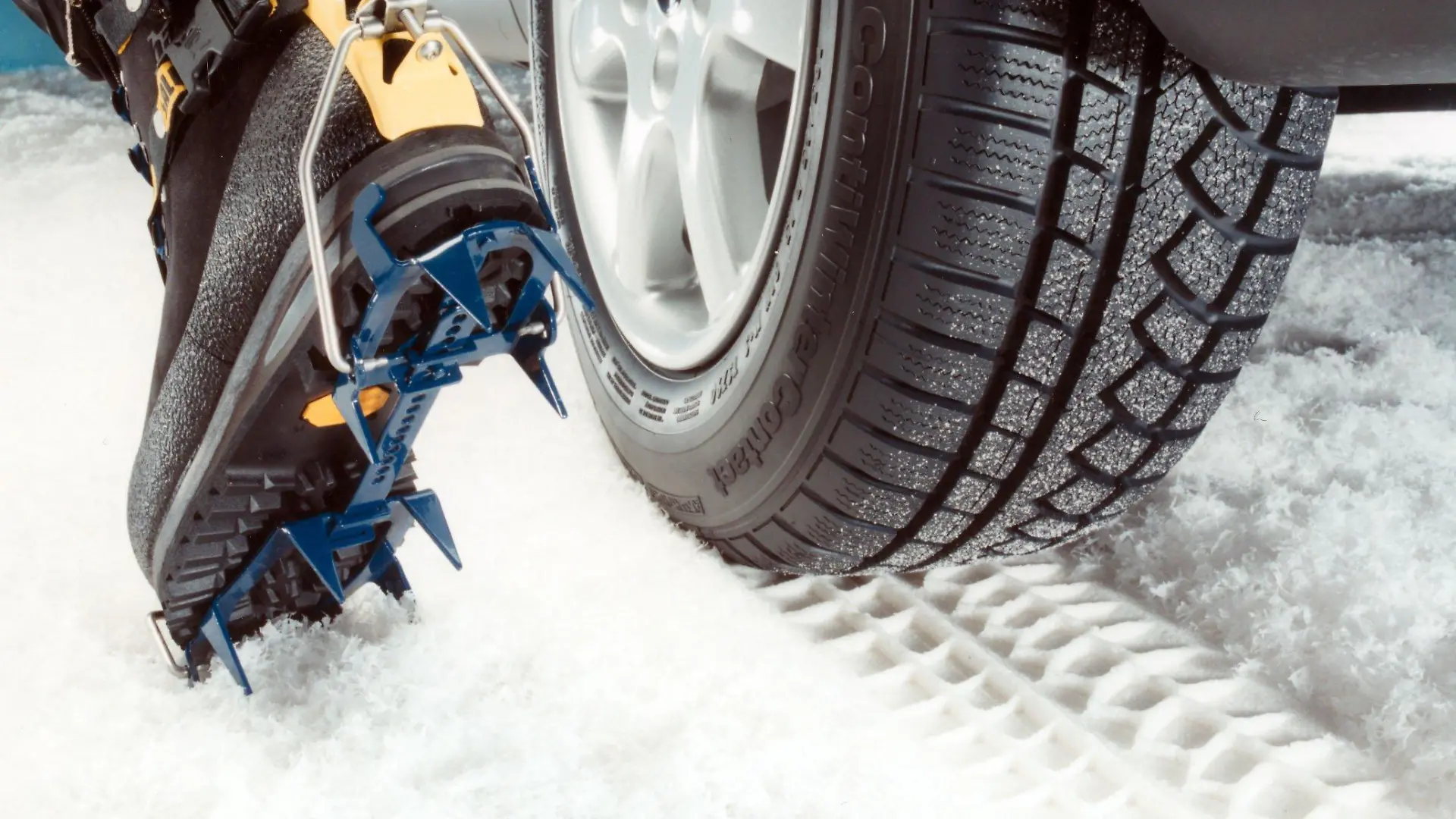 Zum Themendienst-Bericht "Auto/Winter/Reifen/KORR/" von Thomas Geigervom 26. Dezember: Mehr Griff auf glatten Grund - immer mehr Autofahrer montieren während der kalten Jahreszeit Winterreifen. (Honorarfreie Veröffentlichung nur für gms-Themendienst-Bezieher mit dem Quellenhinweis "Continental/gms") Foto: Continental