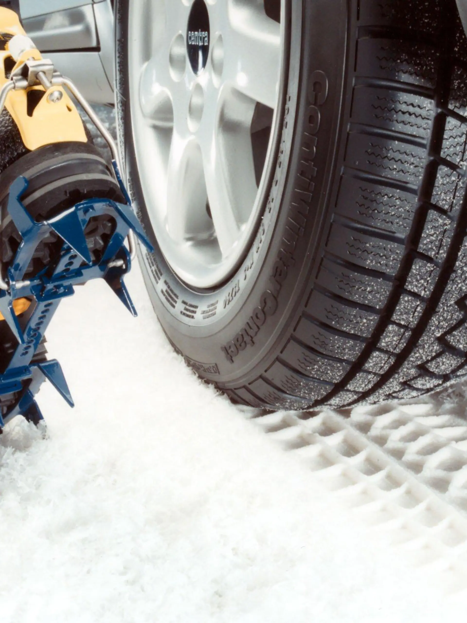 Zum Themendienst-Bericht "Auto/Winter/Reifen/KORR/" von Thomas Geigervom 26. Dezember: Mehr Griff auf glatten Grund - immer mehr Autofahrer montieren während der kalten Jahreszeit Winterreifen. (Honorarfreie Veröffentlichung nur für gms-Themendienst-Bezieher mit dem Quellenhinweis "Continental/gms") Foto: Continental