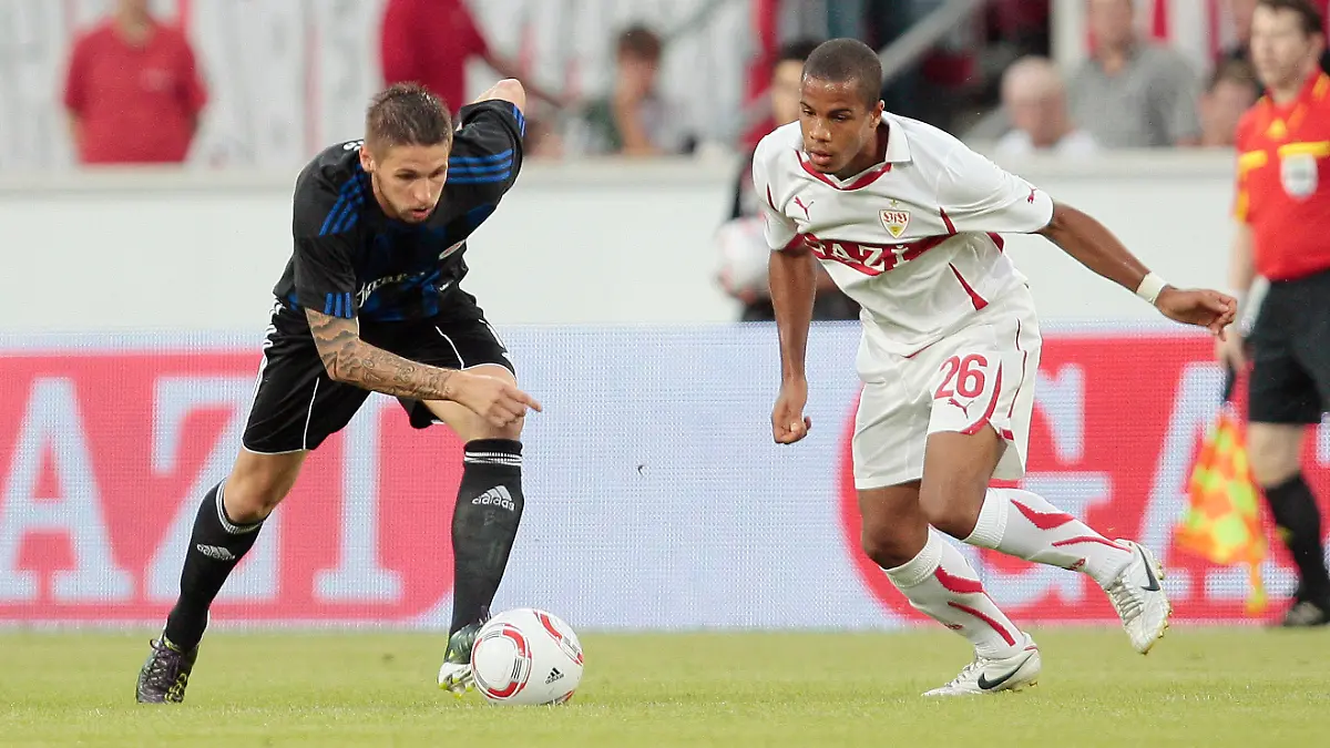 BAU // 26.08.2010, Stuttgart, Fussball Herren Uefa Europa-Liga Saison 2010/2011 VfB Stuttgart vs. Slovan Bratislava: v.l. Mario Bozic (SK), Daniel Didavi (VfB) August 26, 2010, Uefa Europa League (Soccer) VfB Stuttgart vs. Slovan Bratislava:
