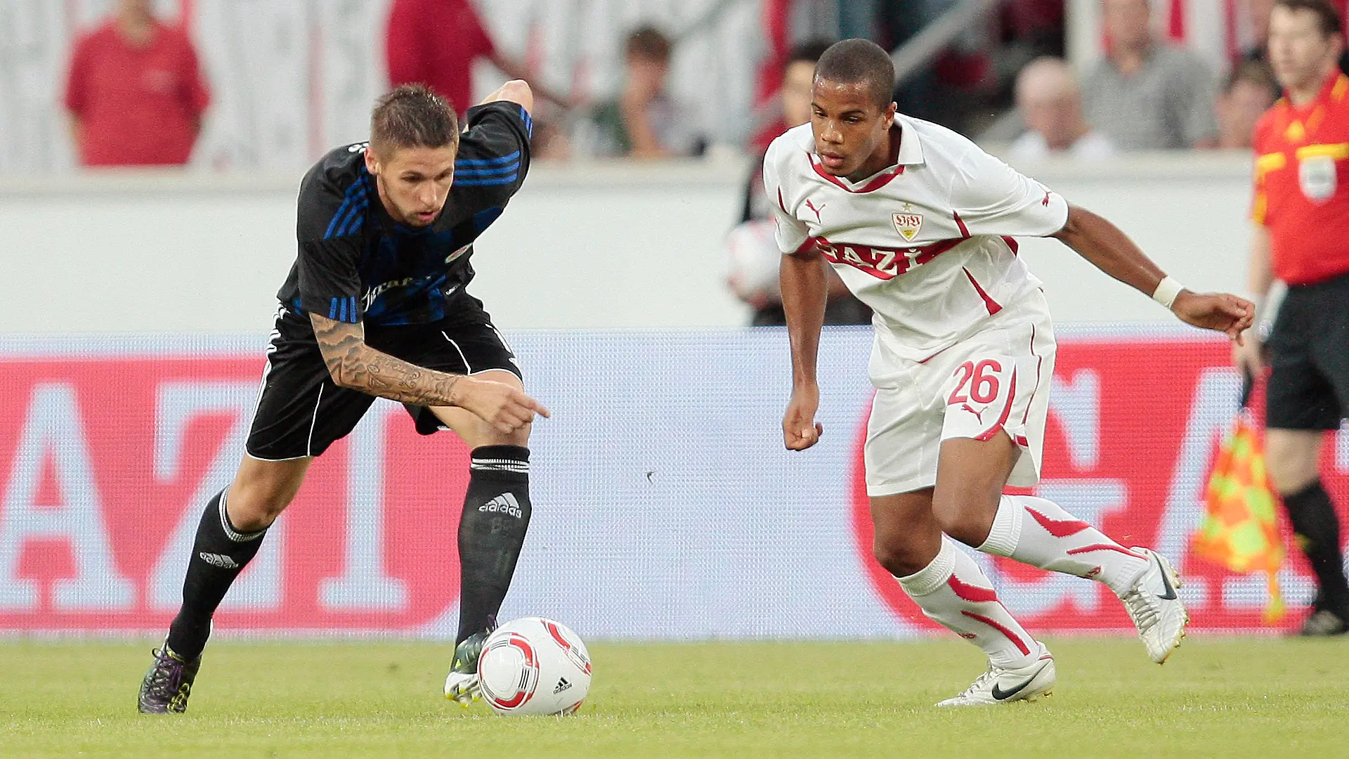 BAU // 26.08.2010, Stuttgart, Fussball Herren Uefa Europa-Liga Saison 2010/2011 VfB Stuttgart vs. Slovan Bratislava: v.l. Mario Bozic (SK), Daniel Didavi (VfB) August 26, 2010, Uefa Europa League (Soccer) VfB Stuttgart vs. Slovan Bratislava: