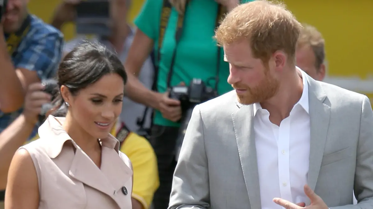 The Duke and Duchess of Sussex are pictured visiting the Nelson Mandela Centenary Exhibition at Southbank Centre s Queen Elizabeth Hall in London. This exhibition explores the life and times of Nelson Rolihlahla Mandela (1918 Ð 2013) and marks the centenary of his birth. It provides insight into Mandela s journey from young freedom fighter to becoming the inspiration for an international movement against South Africa s violent and oppressive apartheid system. The exhibition is jointly curated by the Apartheid Museum in South Africa, the British Anti-Apartheid Movement Archives, and the Southbank Centre. JULY 17th 2018 PUBLICATIONxINxGERxSUIxAUTxHUNxONLY MTXx182580