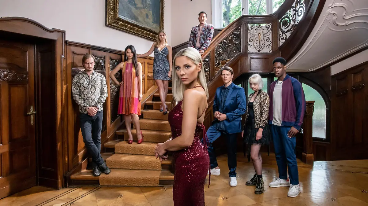 "SUNNY - Wer bist du wirklich?" Cast in der Villa