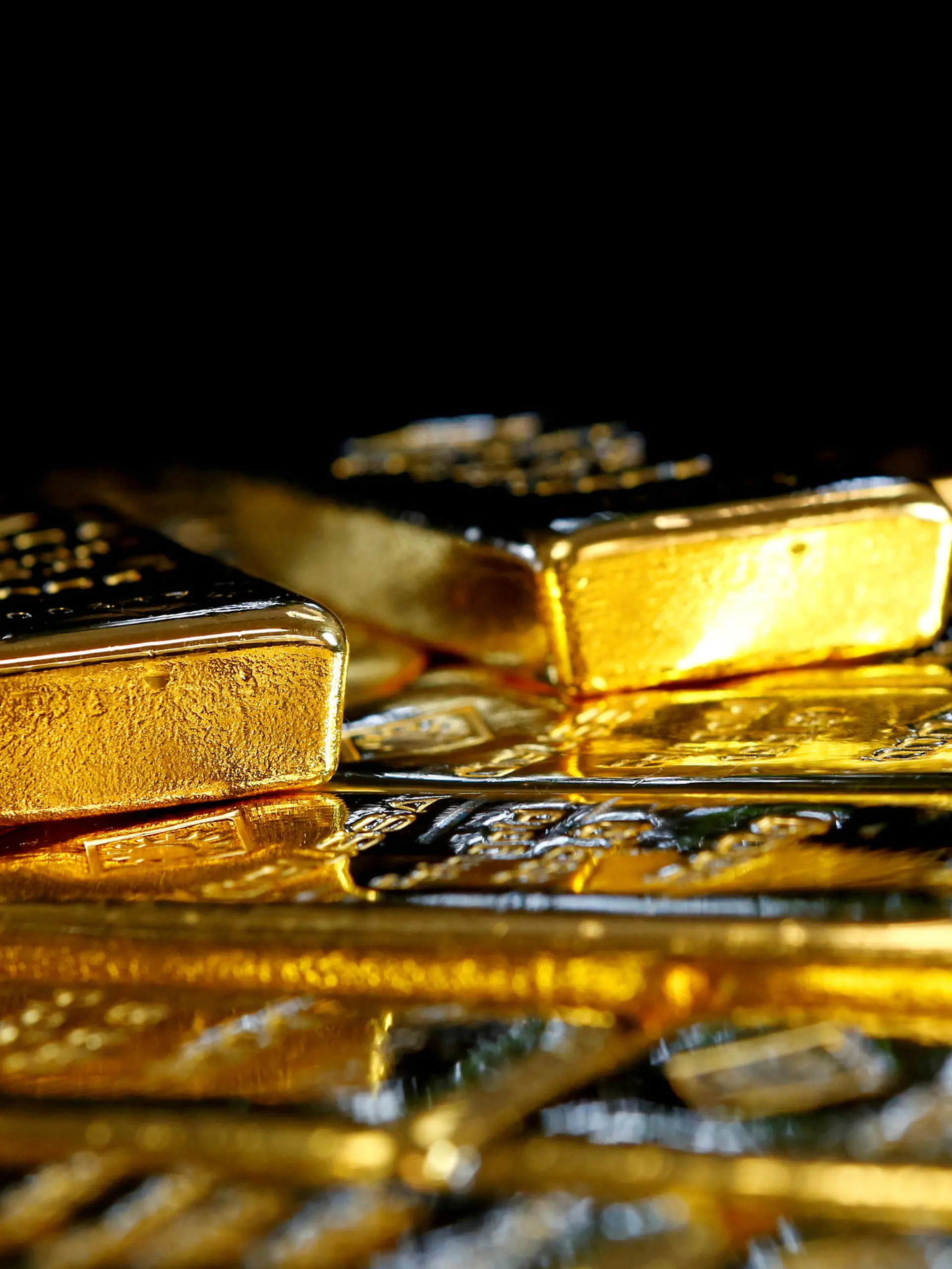 FILE PHOTO: FILE PHOTO: Gold bars at the Austrian Gold and Silver Separating Plant in Vienna, Austria, March 18, 2016. REUTERS/Leonhard Foeger/File Photo/File Photo