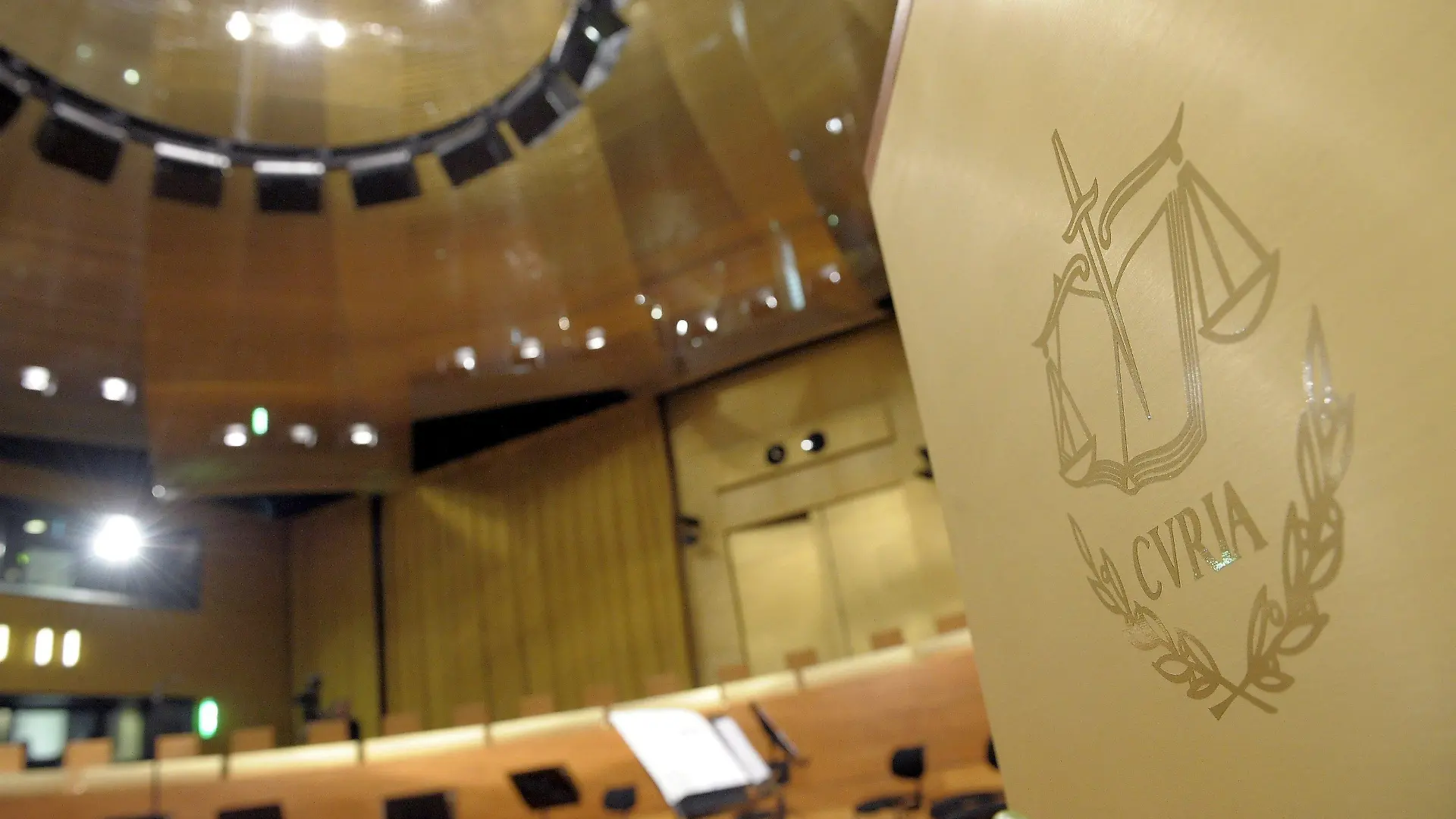ARCHIV - Ein Blick am 04.12.2008 in den Justizpalast vom Europäischen Gerichtshof in Luxemburg. Der Europäische Gerichtshof urteilt am Donnerstag (26.01.) über die Zulässigkeit von befristeten Arbeitsverträgen. EPA/NICOLAS BOUVY (zu dpa 1915 vom 26.01.2012)  +++(c) dpa - Bildfunk+++