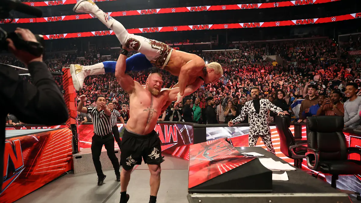 Brock Lesnar hat Cody Rhodes’ Absturz in der „WrestleMania“- Woche tatkräftig unterstützt.