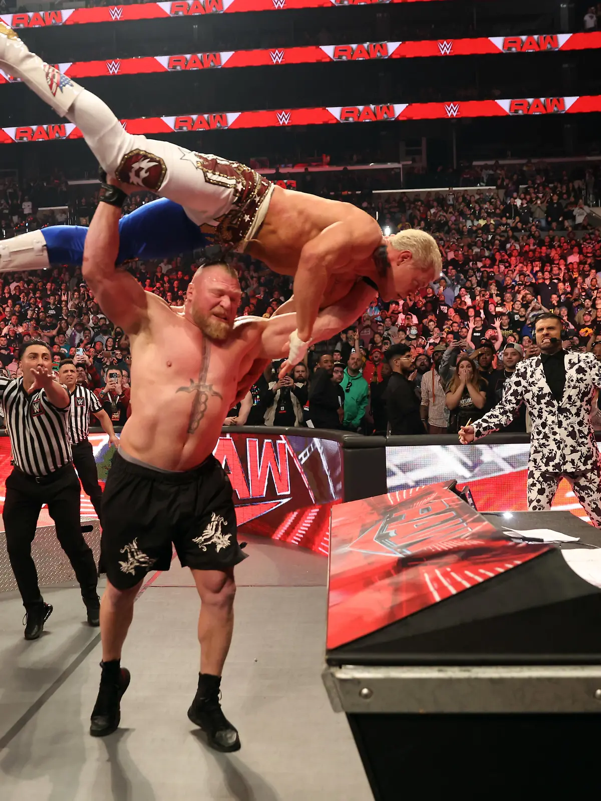 Brock Lesnar hat Cody Rhodes’ Absturz in der „WrestleMania“- Woche tatkräftig unterstützt.
