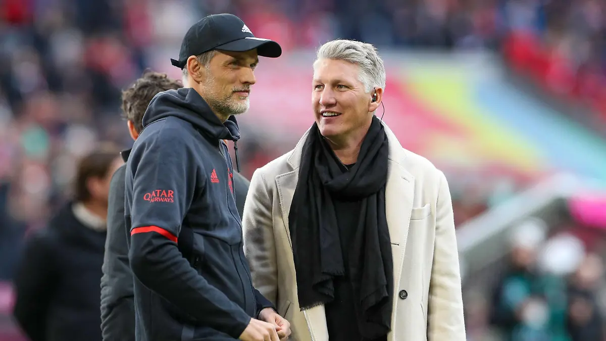 Sport Bilder des Tages l-r: Chef-Trainer Thomas Tuchel FC Bayern Muenchen und Fussballexperte Bastian Schweinsteiger, FC Bayern Muenchen vs. Borussia Dortmund, Fussball, 1. Bundesliga, 26. Spieltag, 01.04.2023 DFB regulations prohibit any use of photographs as image sequences and/or quasi-video Muenchen Bayern Deutschland *** l r head coach Thomas Tuchel FC Bayern Muenchen and football expert Bastian Schweinsteiger, FC Bayern Muenchen vs Borussia Dortmund, football, 1 Bundesliga, 26 Spieltag, 01 04 2023 DFB regulations prohibit any use of photographs as image sequences and or quasi video Muenchen Bayern Germany Copyright: xkolbert-press/ChristianxKolbertx