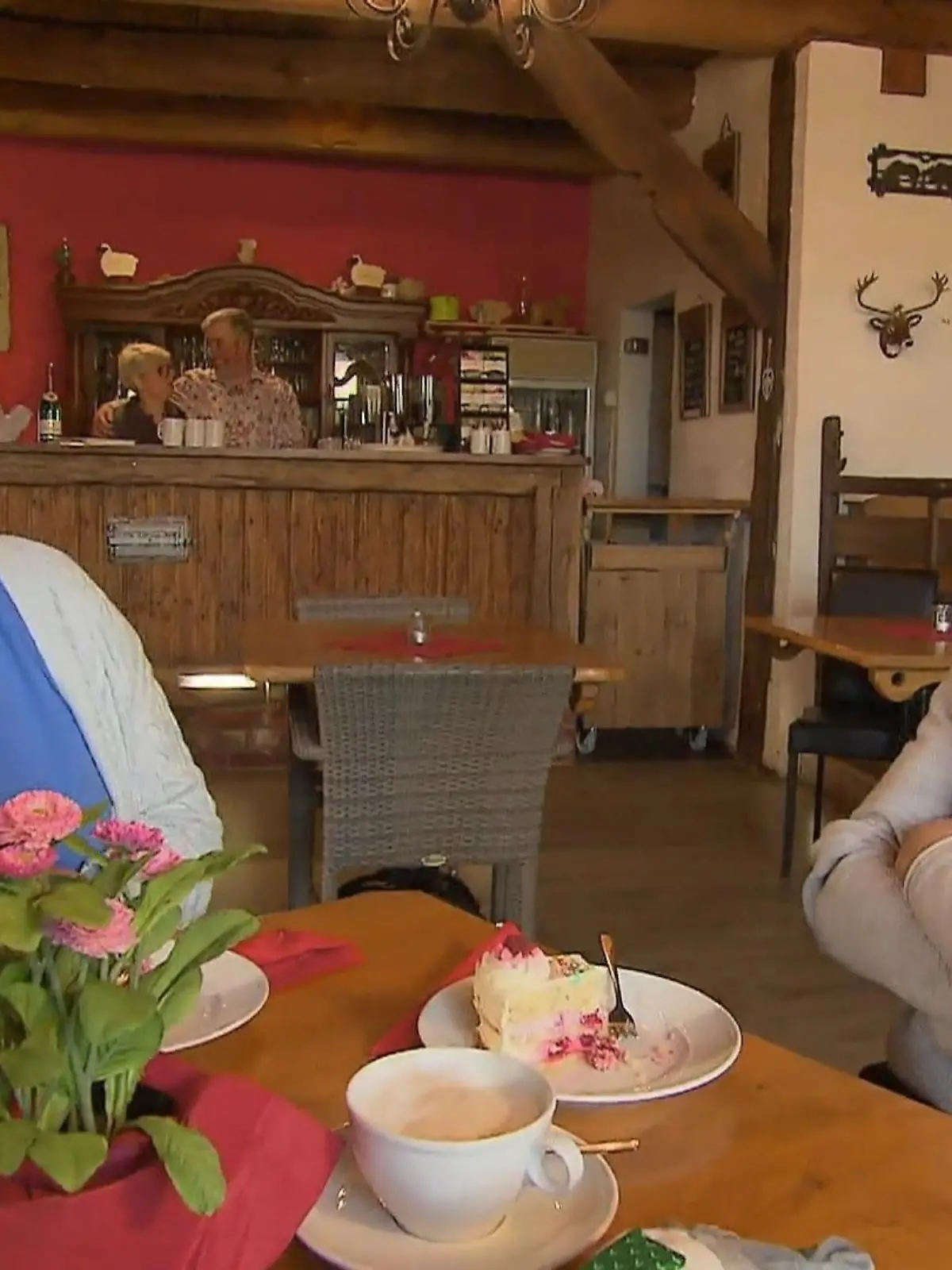 Bild zu: "Bauer Konrad hat ein Date bei Iris und Uwe Abel"