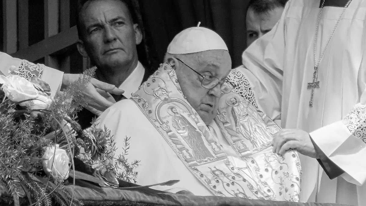 Papst Franziskus hatte im Frühjahr mit einer lebensgefährlichen Lungenentzündung insgesamt 38 Tage im Krankenhaus gelegen.