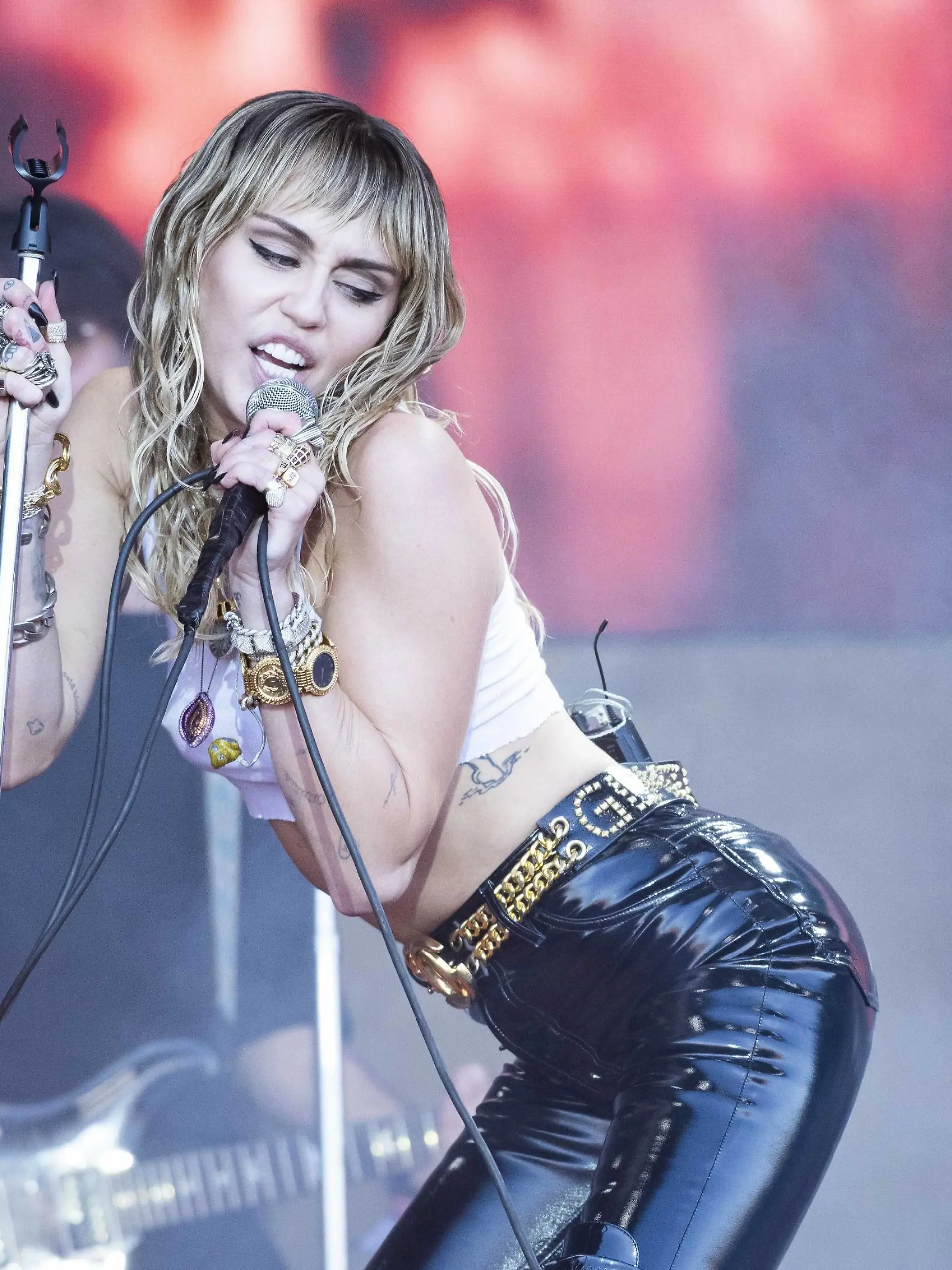  Entertainment Bilder des Tages Glastonbury Festival 2019 - Day 5 Miley Cyrus performs live on the Pyramid Stage at Worthy Farm, Pilton, Somerset. Picture date: Sunday 30th June 2019. Photo credit should read: David Jensen/EMPICS Entertainment PUBLICATIONxINxGERxSUIxAUTxONLY Copyright: xDavidxJensenx 43844859