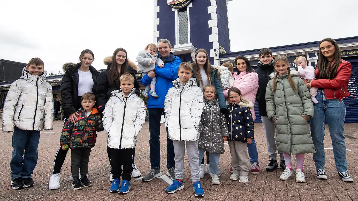 The Radford family visit Alton Towers. EDITORIAL USE ONLY Parents of Britain's biggest family, Sue and Noel Radford, arrive at Alton Towers Resort with 15 of their children to test out the rides and hotel rooms, ahead of a post lockdown half term for the theme park. Issue date: Wednesday May 26, 2021. Photo credit should read: Jeff Spicer/PA Wire URN:60018037