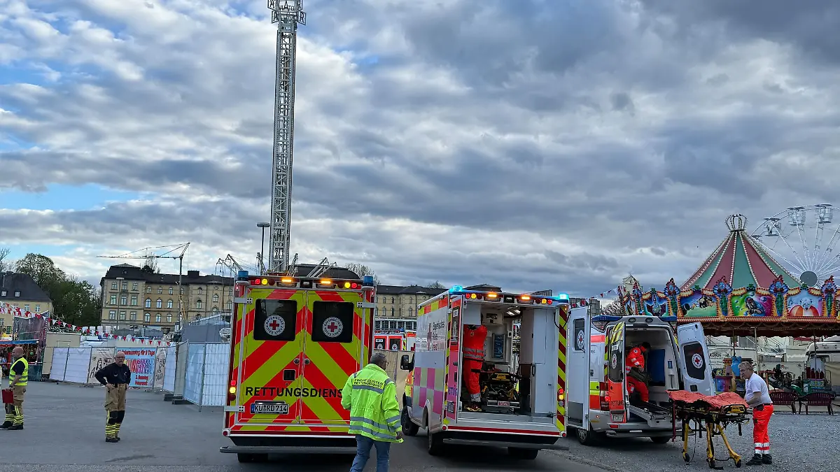 Auf dem Volksfest in Bayreuth ist es am Abend zu einem Unfall gekommen.
