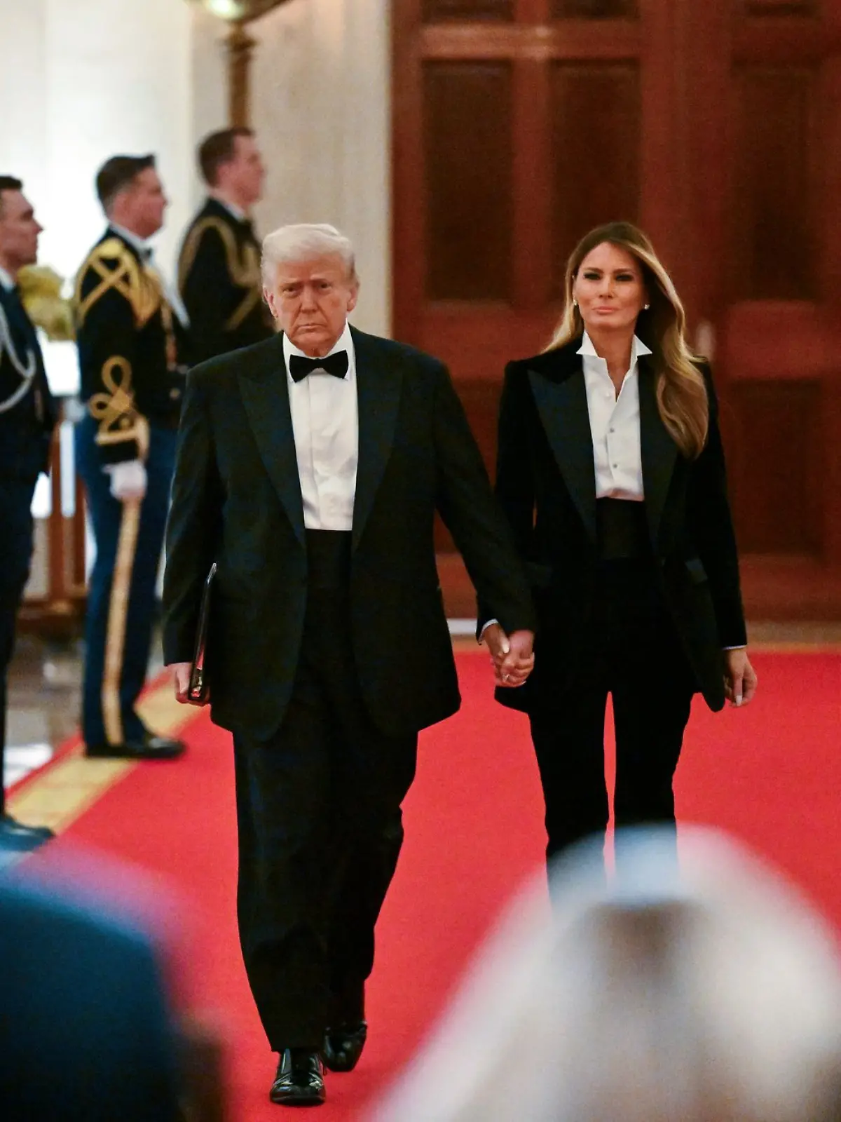 Bild zu: "Trump hatte keine Zeit für ein Geschenk für seine Frau – das ist es dann geworden
"