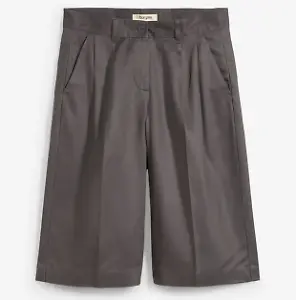 Knielange Bermuda mit hohem Bund