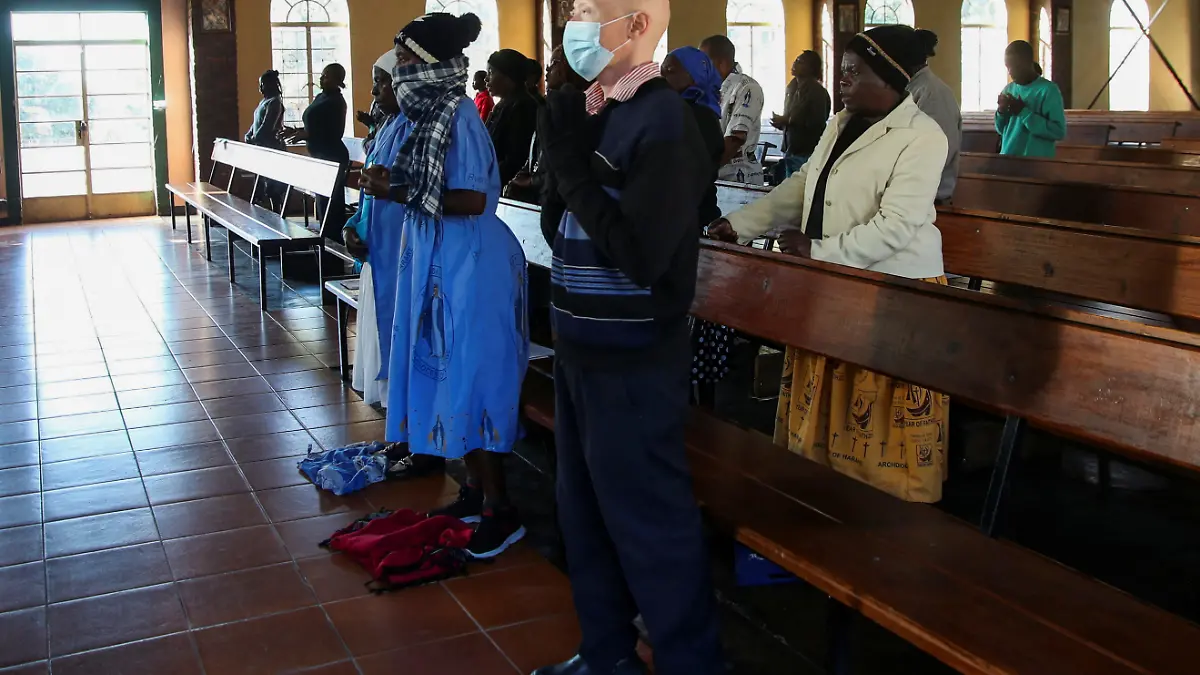 Gläubige bei einer Messe in der Hauptstadt Harare 