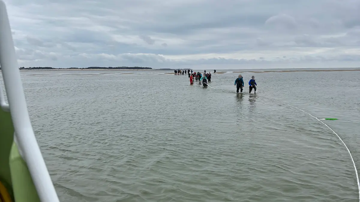 2025-04-21 Seenotretter im Einsatz für Wattwanderer vor Amrum.jpeg