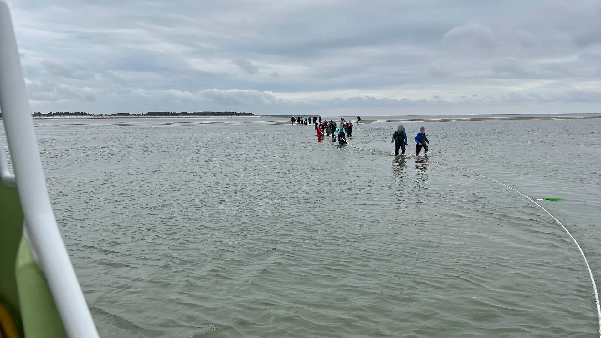 2025-04-21 Seenotretter im Einsatz für Wattwanderer vor Amrum.jpeg