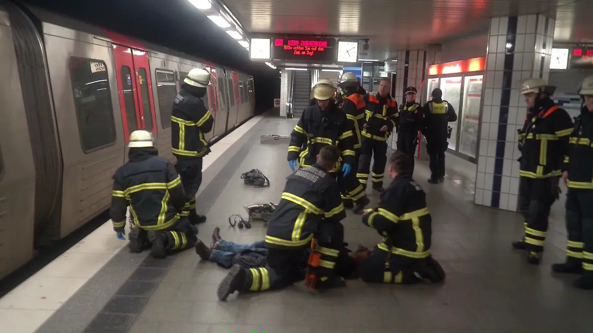 Beim Sturz erlitt der Mann leichte Prellungen.