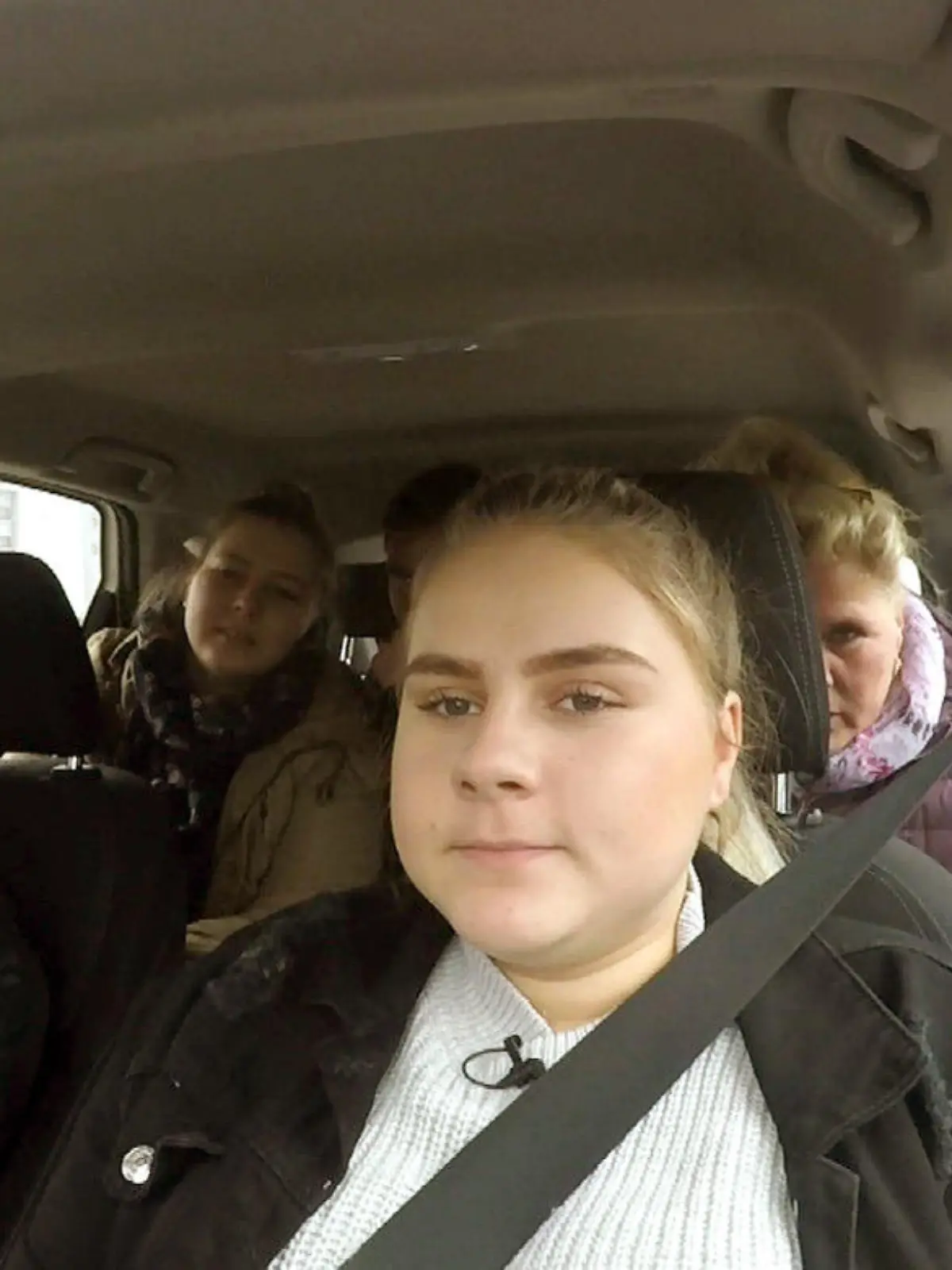 Estefania erlebt ihre allererste Fahrstunde und ist entsprechend nervös. Sie nimmt an einem siebentägigen Führerschein-Intensivkurs teil..