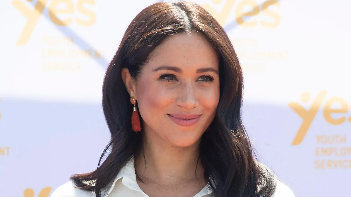 ARCHIV - 02.10.2019, Südafrika, Johannesburg: Herzogin Meghan besucht den Tembisa-Township in der Nähe von Johannesburg am letzten Tag der Afrikareise. Am 4. August wird Meghan 39 Jahre alt. (zu dpa "Auf der Suche nach der neuen Rolle - Meghan wird 39 Jahre alt") Foto: Facundo Arrizabalaga/PA Wire/dpa +++ dpa-Bildfunk +++