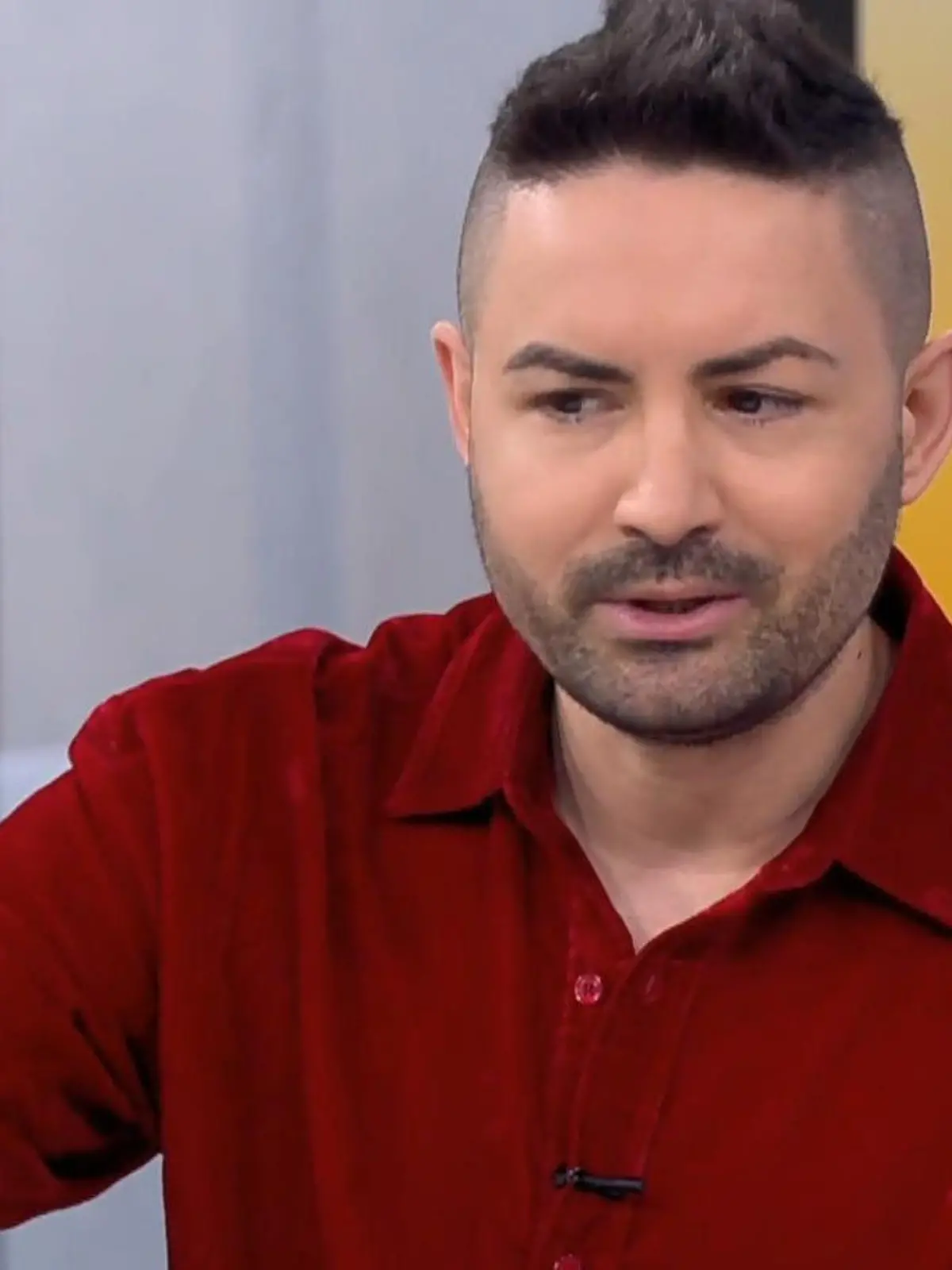 Menderes Bagci ist DER Kultkandidat von DSDS. Eine CD hat er allerdings noch nicht herausgebracht. Diese schreckliche Zeit ist jetzt endlich vorbei. Selbst Pop-Titan Dieter Bohlen lobt sein Debüt "Sieger der Herzen".