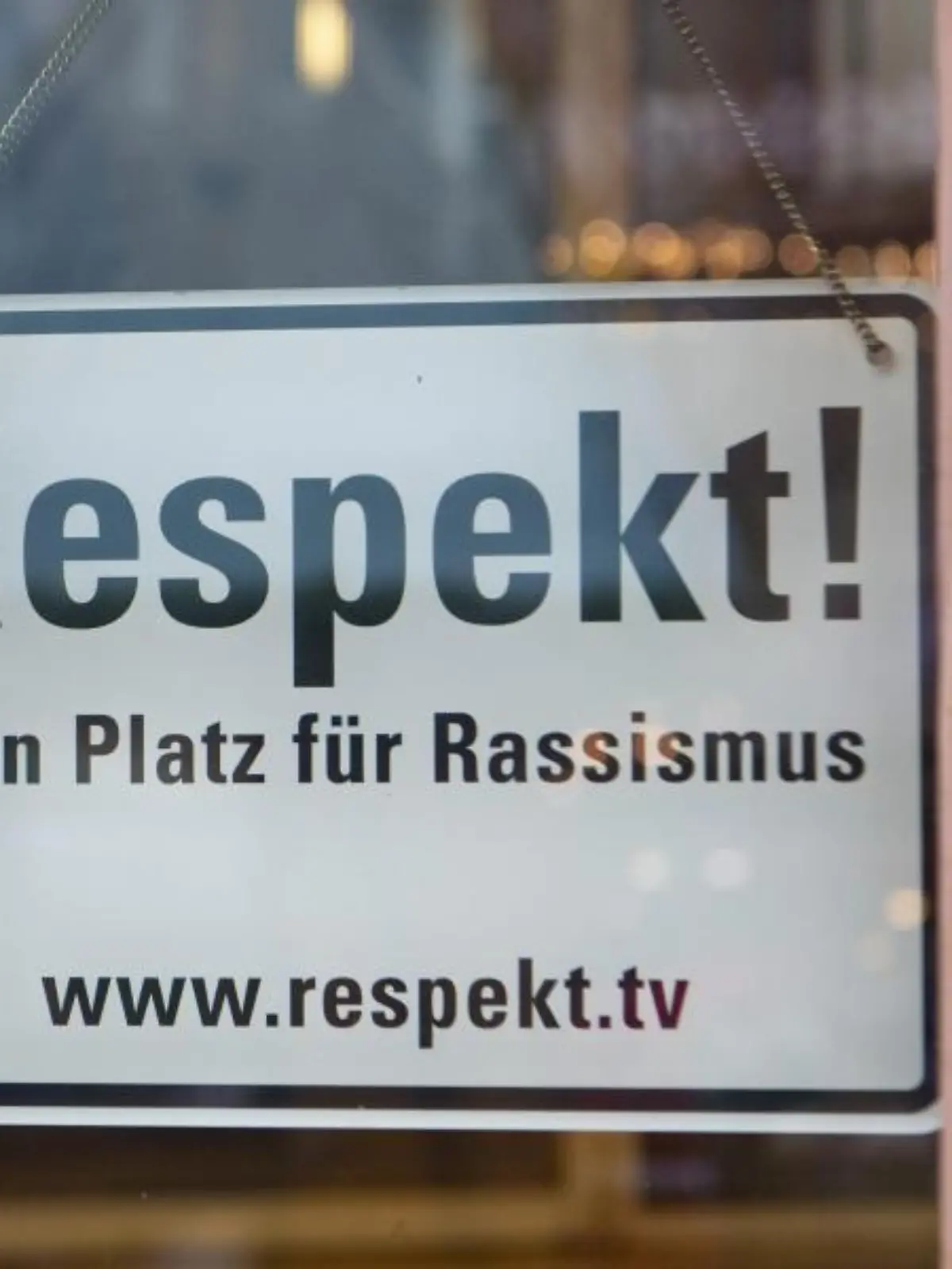 Anti-Rassismus-Schild im Römer