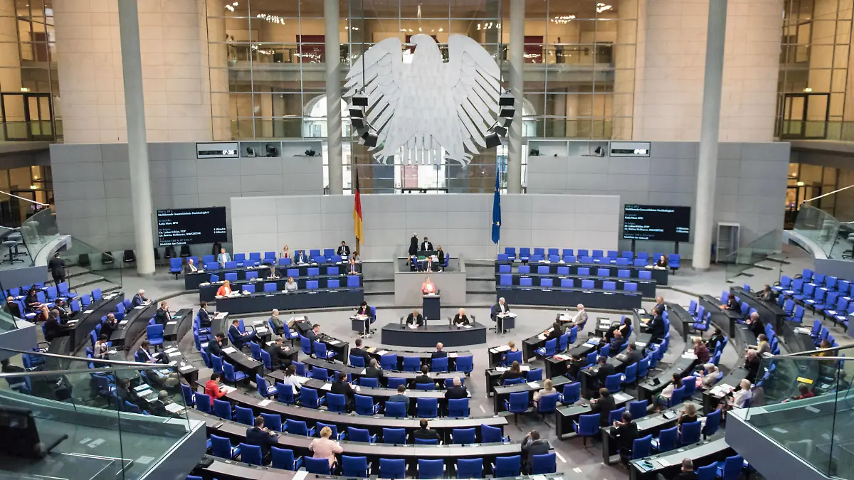  Berlin, Plenarsitzung im Bundestag Deutschland, Berlin - 16.09.2020: Im Bild ist Katja Mast spd während der Sitzung des deutschen Bundestags zu sehen. Berlin Bundestag Berlin Deutschland *** Berlin, Plenary Session in the German Bundestag Germany, Berlin 16 09 2020 The picture shows Katja Mast spd during the session of the German Bundestag Berlin Bundestag Berlin Germany