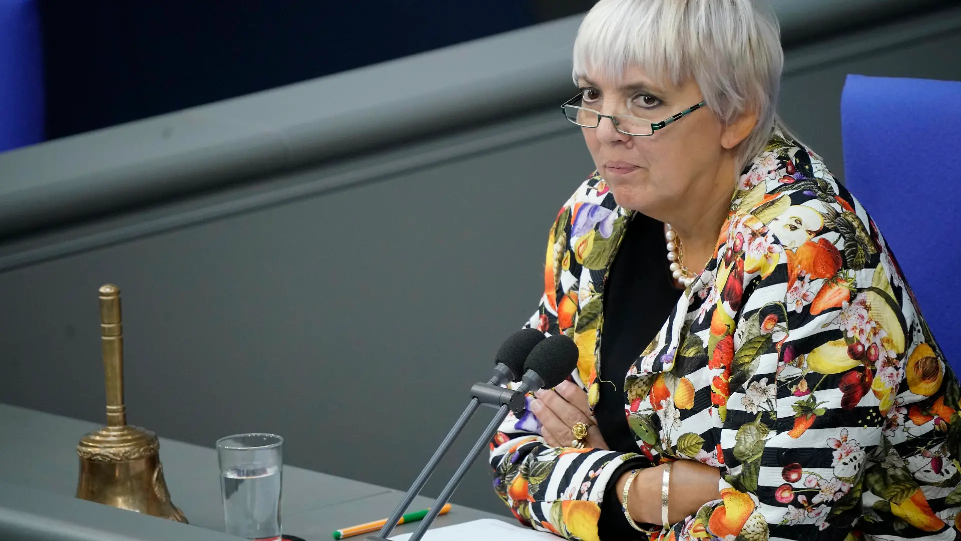 174. Sitzung des Deutschen Bundestag in Berlin Aktuell, 11.09.2020, Berlin, Claudia Roth im Portrait bei der 174. Sitzung des Deutschen Bundestag in Berlin Berlin Berlin Deutschland *** 174 Meeting of the German Bundestag in Berlin News, 11 09 2020, Berlin, Portrait of Claudia Roth at the 174 Meeting of the German Bundestag in Berlin Berlin Berlin Germany 