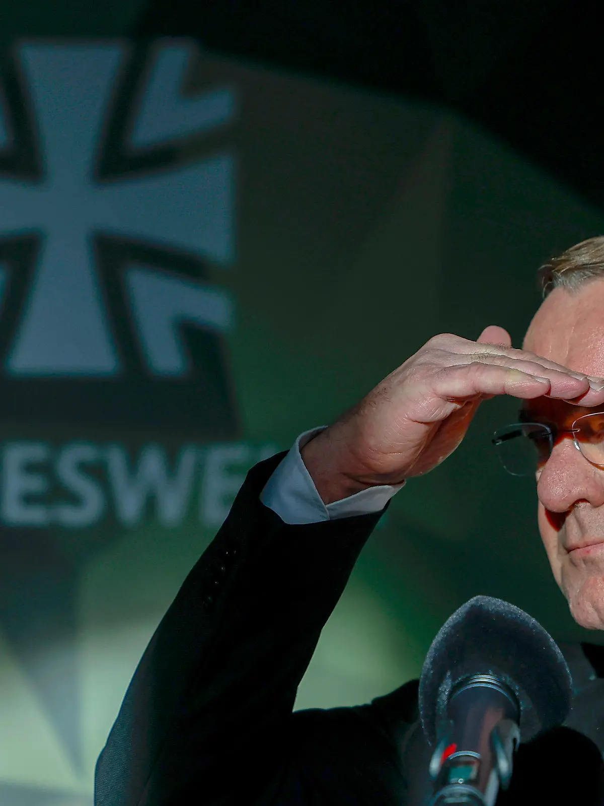 ARCHIV - 30.03.2023, Bayern, Veitshöchheim: Boris Pistorius, Verteidigungsminister von Deutschland, spricht im bayerischen Veitshöchheim wurde die niederländische 13. Leichte Brigade der 10. Panzerdivision der Bundeswehr unterstellt. Pistorius setzt den Umbau des Wehrressorts zunächst mit neuen Planern für die Infrastruktur der Streitkräfte fort. (zu dpa «Pistorius besetzt zentrale Posten für die Infrastruktur-Planung neu») Foto: Heiko Becker/dpa +++ dpa-Bildfunk +++