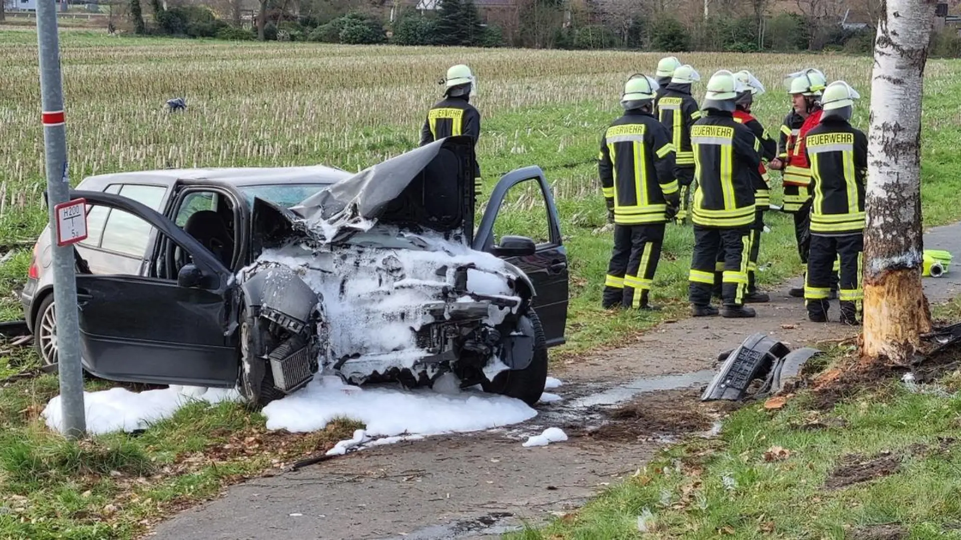 Unfallfahrzeug an der Unfallstelle