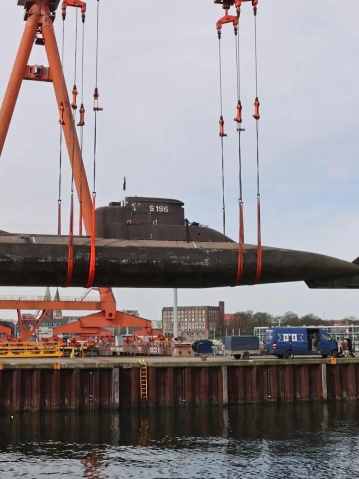 Schwebendes U-Boot in Kiel geht auf eine ungewöhnliche Reise.