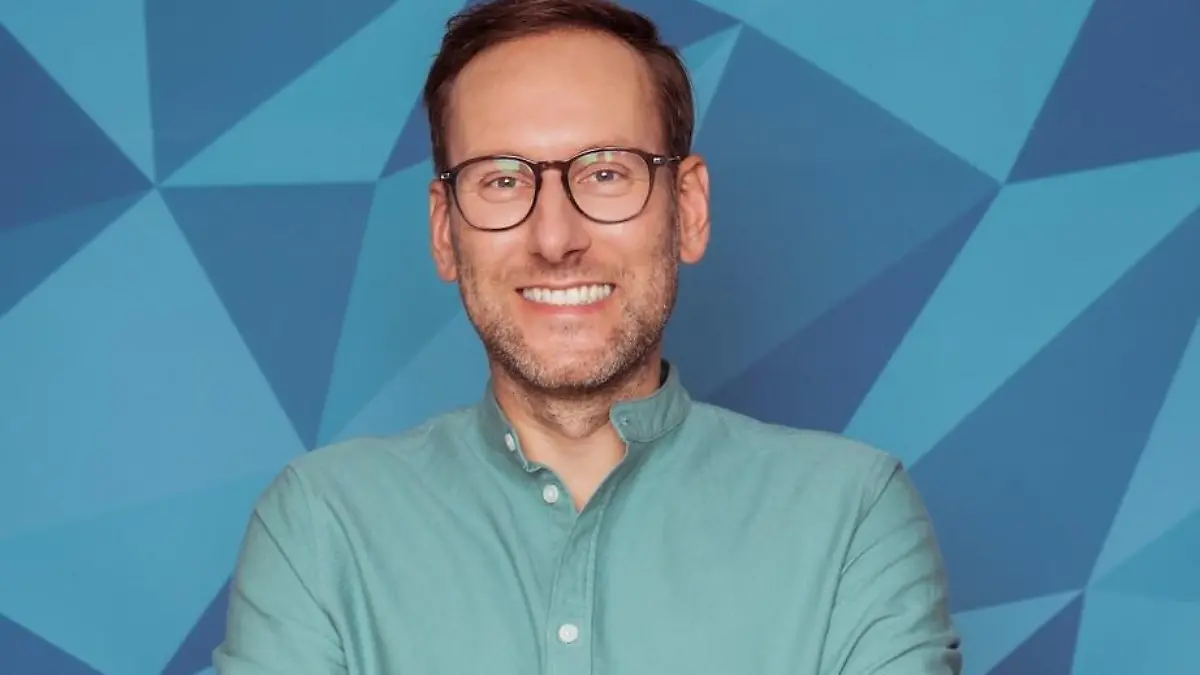 Simon Beeck ist die Off-Stimme bei "Love Island"