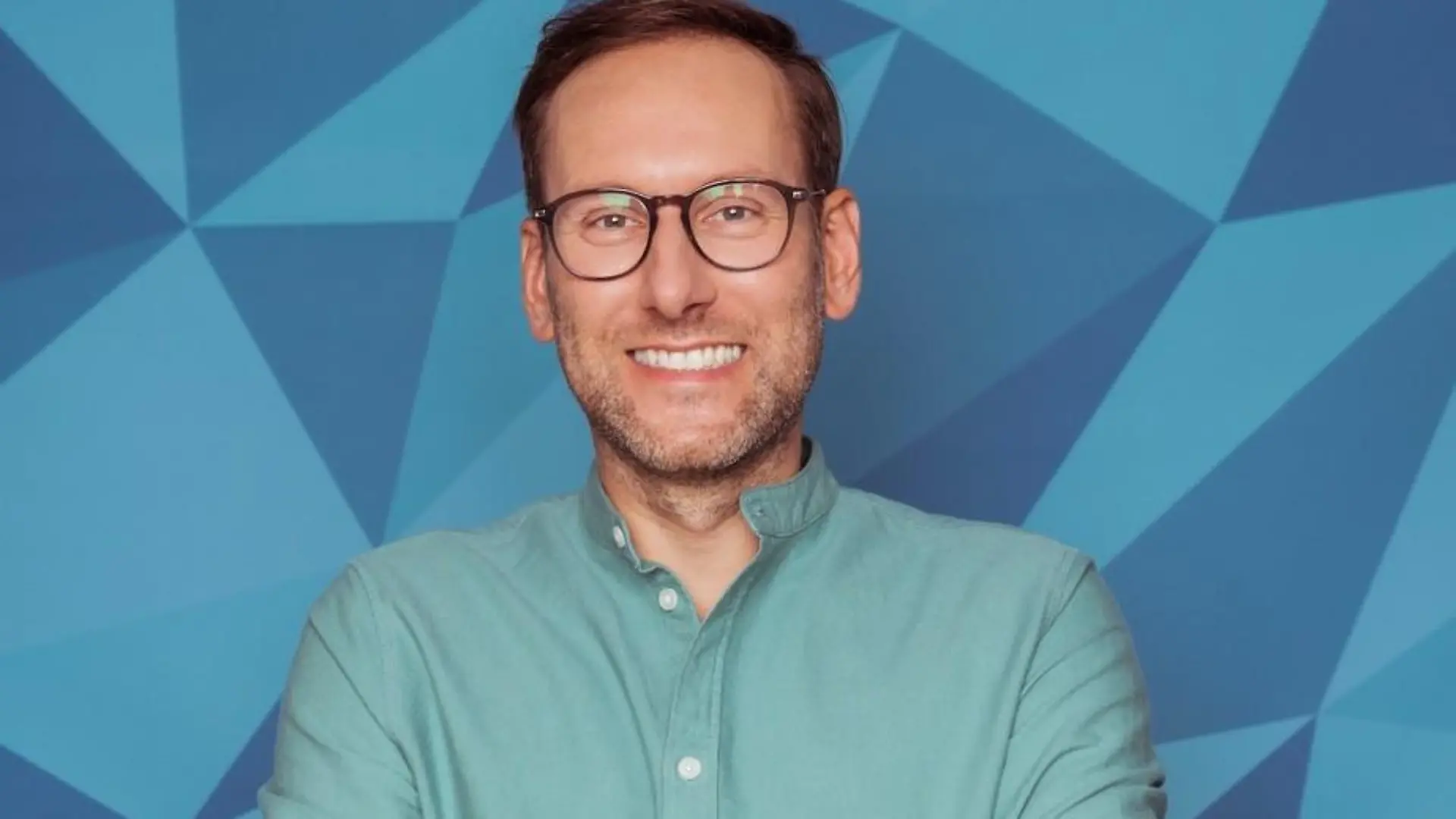 Simon Beeck ist die Off-Stimme bei "Love Island"
