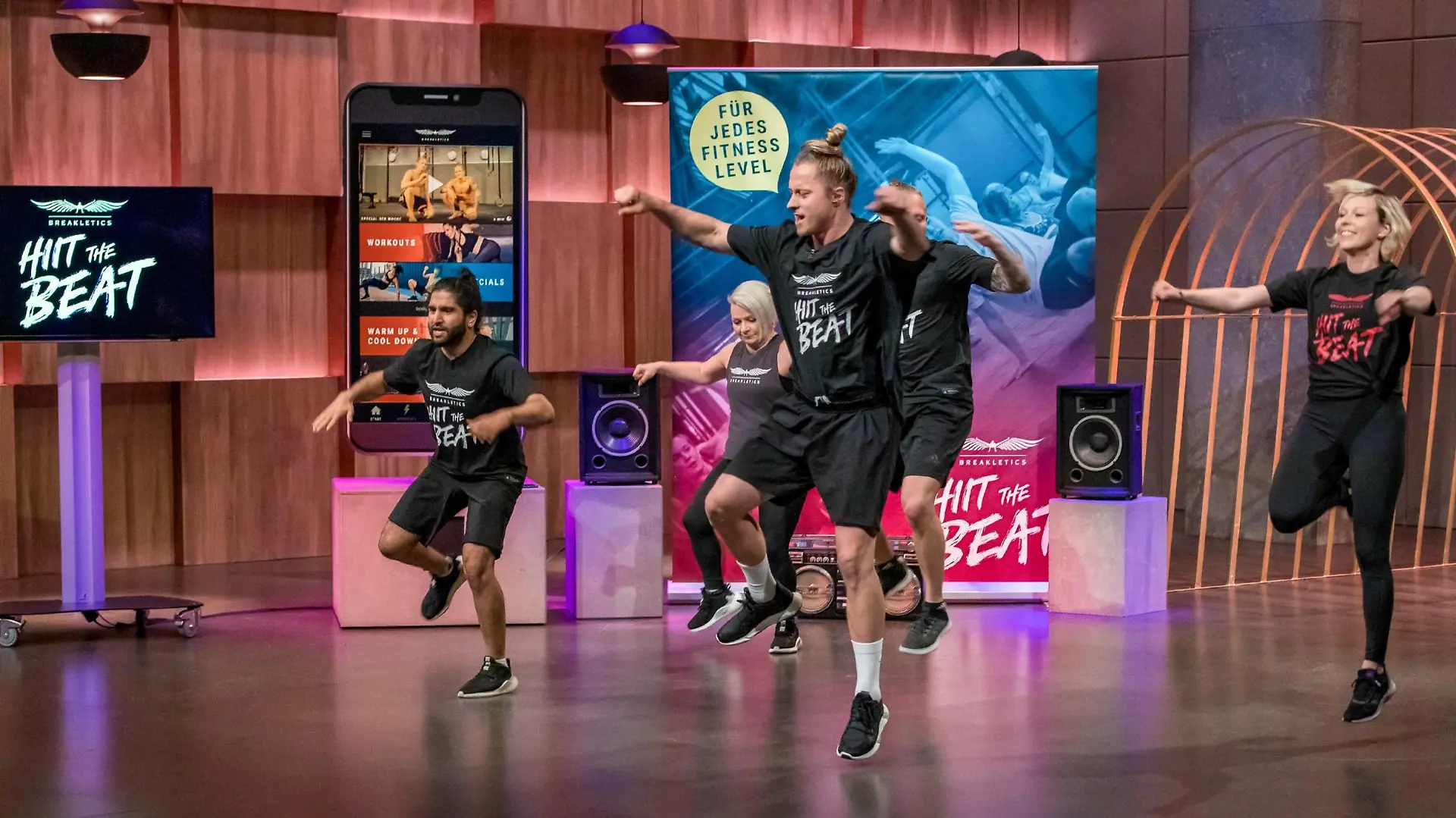 Samim Quraischi (l.) und Peter Sowinski präsentieren das Breakdance Workout "breakletics". Sie erhoffen sich ein Investment von 500.000 Euro für 10 Prozent der Anteile an ihrem Unternehmen. Die Verwendung des sendungsbezogenen Materials ist nur mit dem Hinweis und Verlinkung auf TVNOW gestattet.