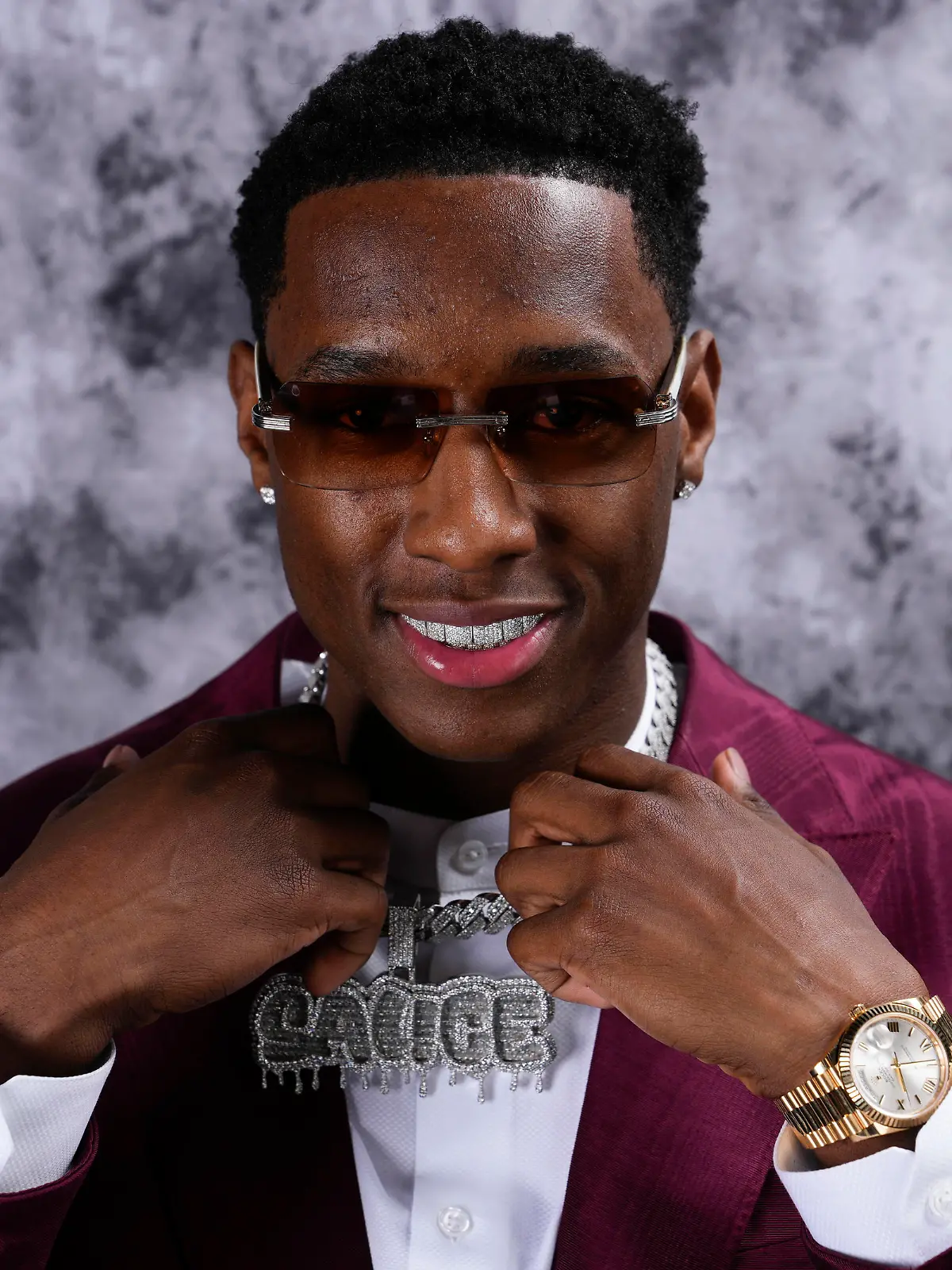 AP Defensive rookie of the Year, New York Jets' Sauce Gardner poses for a photo the NFL Honors award show ahead of the Super Bowl 57 football game, Thursday, Feb. 9, 2023, in Phoenix. (AP Photo/Ross D. Franklin)