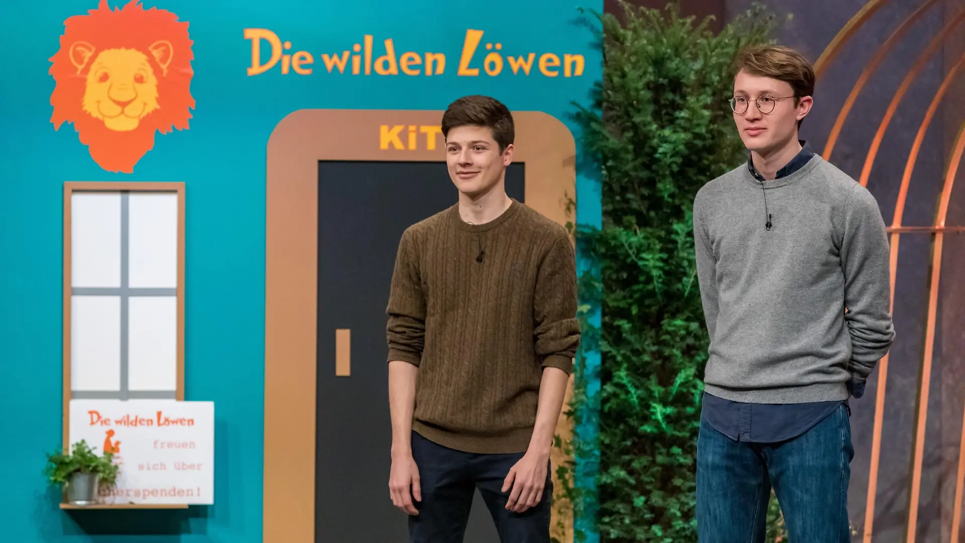 Ludwig Petersen (l.) und Paul Bäumler aus München präsentieren mit "LetsAct" eine App für lokales Volunteering. Sie erhoffen sich ein Investment von 300.000 Euro für 10 Prozent der Anteile an ihrem Unternehmen. Die Verwendung des sendungsbezogenen Materials ist nur mit dem Hinweis und Verlinkung auf TVNOW gestattet.