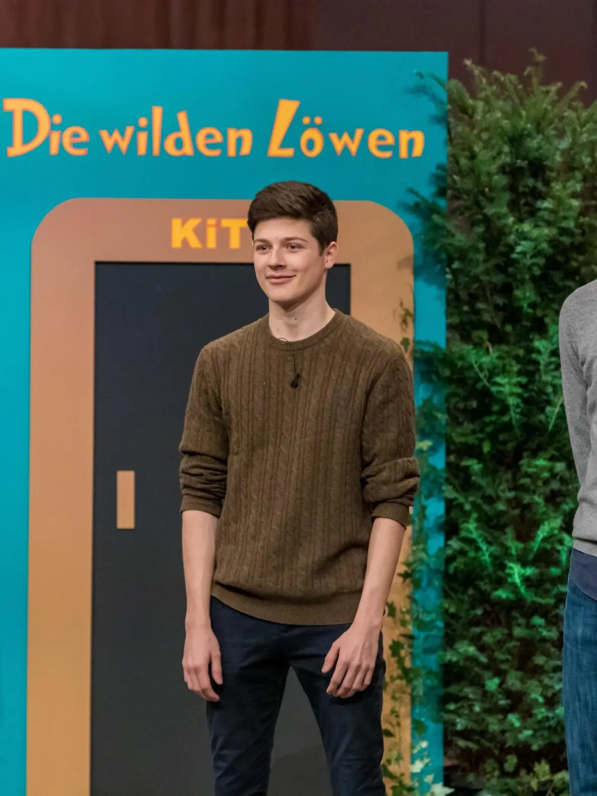 Ludwig Petersen (l.) und Paul Bäumler aus München präsentieren mit "LetsAct" eine App für lokales Volunteering. Sie erhoffen sich ein Investment von 300.000 Euro für 10 Prozent der Anteile an ihrem Unternehmen.  Die Verwendung des sendungsbezogenen Materials ist nur mit dem Hinweis und Verlinkung auf TVNOW gestattet.