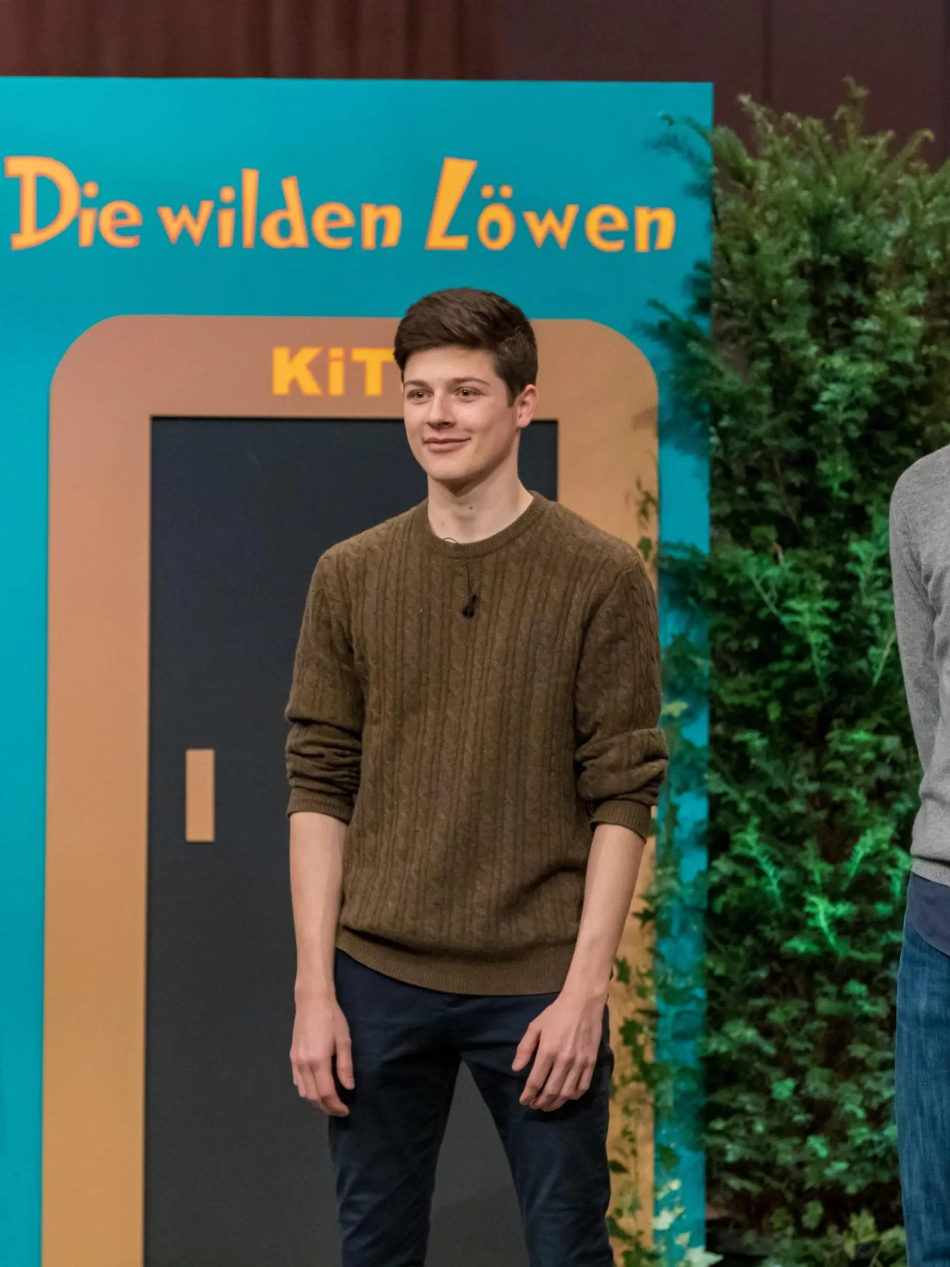 Ludwig Petersen (l.) und Paul Bäumler aus München präsentieren mit "LetsAct" eine App für lokales Volunteering. Sie erhoffen sich ein Investment von 300.000 Euro für 10 Prozent der Anteile an ihrem Unternehmen.  Die Verwendung des sendungsbezogenen Materials ist nur mit dem Hinweis und Verlinkung auf TVNOW gestattet.
