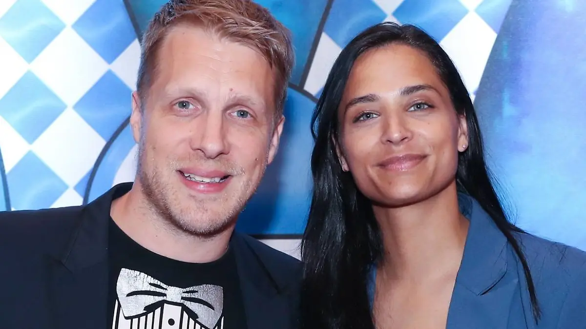  Hannover, Premiere Lindener Narren, Oliver Pocher wird 50. Ehrensenator der Lindener Narren , Oliver Pocher, freundin, amira ayln *** Hanover Premiere Linden Fools Oliver Pocher becomes 50 Honorary Senator of the Linden Fools Oliver Pocher freundin amira ayln