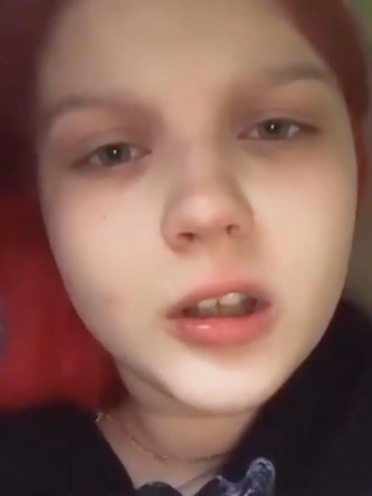 Daria spricht zum ersten Mal über die mutmaßliche Vergewaltigung
Die 14-jährige Daria Sudnishnikova aus dem sibirischen Zheleznogorsk ist seit Mitte August stolze Mutter der kleinen Emilia. Auf Instagram teilt sie ihre gesamte Geschichte. Denn dort will sie das für den Familienunterhalt notwendige Geld verdienen. Zuerst erzählt sie, ihr 11-jähriger Freund Ivan sei der Vater des Kindes - doch das ist gar nicht möglich. Dann berichtet sie endlich die traurige Wahrheit: Sie sei von einem Jungen aus ihrer ehemaligen Heimatstadt vergewaltigt worden. Tatsächlich ergaben jetzt DNA-Analysen: Der Junge ist der Vater des Kindes. In unserem Video spricht sie jetzt das erste Mal über die mutmaßliche Vergewaltigung.