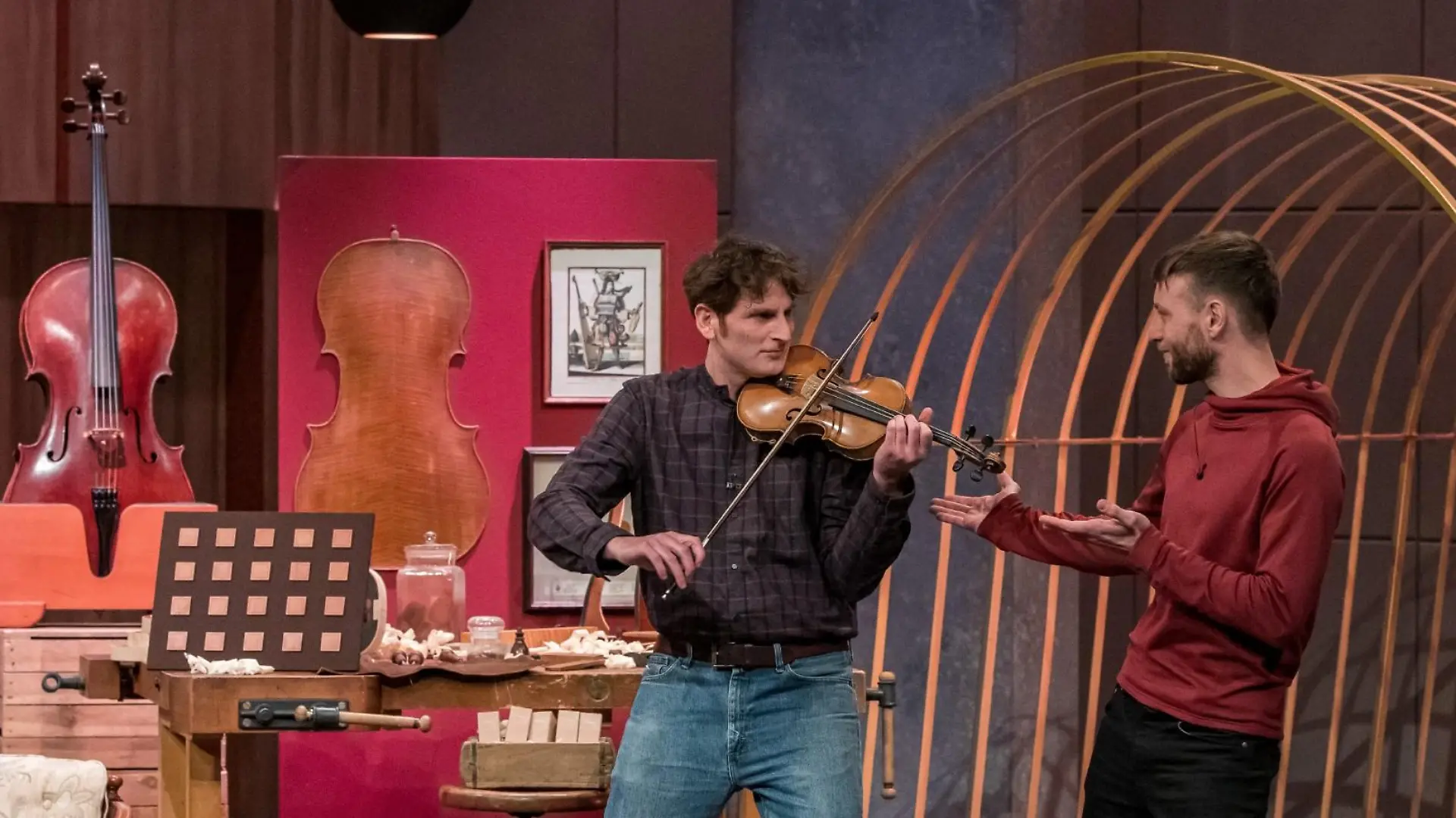 Sebastian Oberlin (l.) und Adrian Rennertz aus Freiburg präsentieren "Klang2" bei "Die Höhle der Löwen"